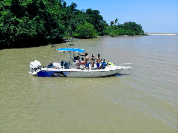 Excursion en bateau vers l'Îlet la Mère en Guyane